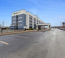 Clarion Pointe Exterior