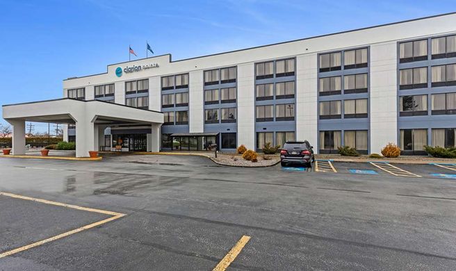 Clarion Pointe Exterior