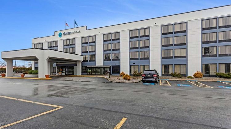 Clarion Pointe Exterior