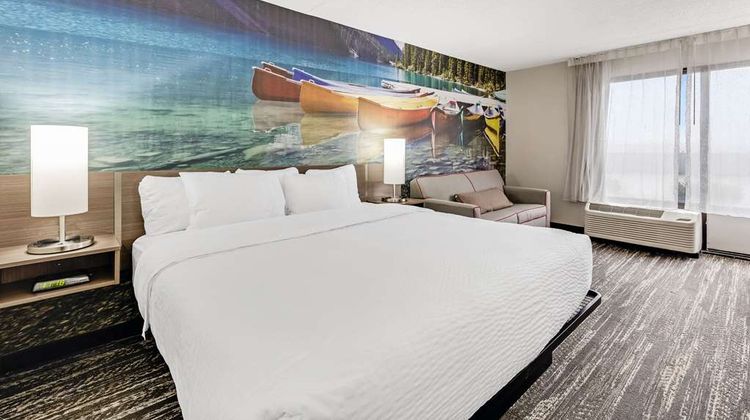 Clarion Pointe Suite
