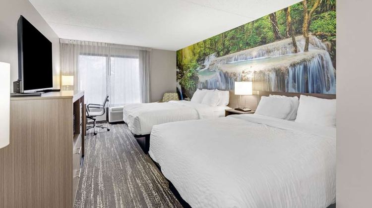Clarion Pointe Room