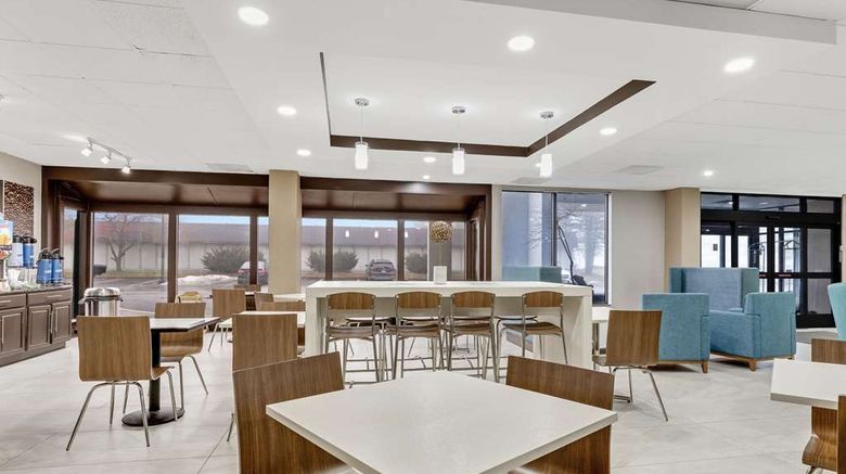 <b>Clarion Pointe Lobby</b>. Images powered by <a href="https://iceportal.shijigroup.com/" title="IcePortal" target="_blank">IcePortal</a>.
