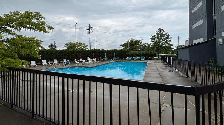Clarion Pointe Pool