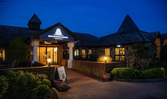 Bridgewood Manor Hotel Exterior
