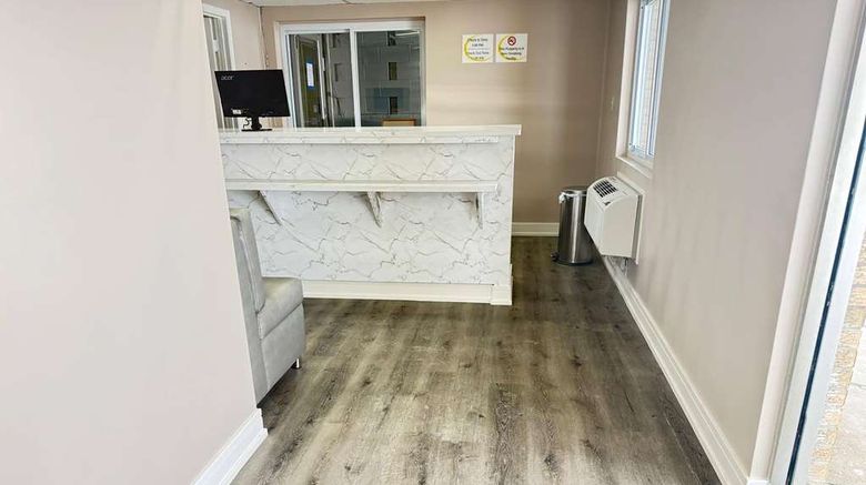 <b>Travelodge by Wyndham Rockford Lobby</b>. Images powered by <a href="https://iceportal.shijigroup.com/" title="IcePortal" target="_blank">IcePortal</a>.