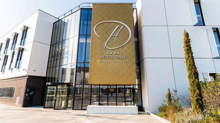 Hotel Dali Exterior