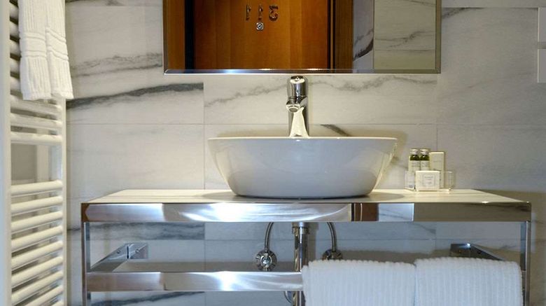 <b>Hotel Canon D'Oro Room</b>. Images powered by <a href="https://iceportal.shijigroup.com/" title="IcePortal" target="_blank">IcePortal</a>.