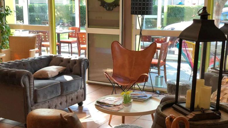 <b>Hotel Arc-en-Ciel Lobby</b>. Images powered by <a href="https://iceportal.shijigroup.com/" title="IcePortal" target="_blank">IcePortal</a>.