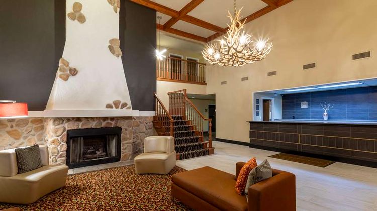 GrandStay Waunakee Lobby