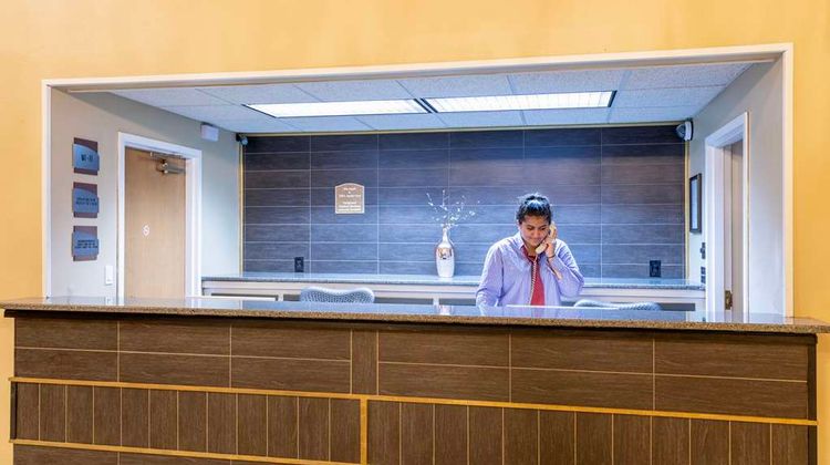 GrandStay Waunakee Lobby
