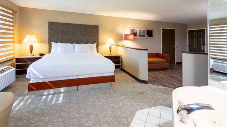 GrandStay Waunakee Suite