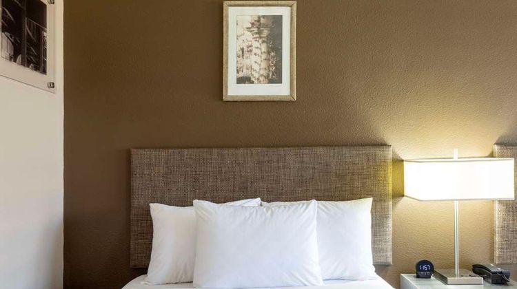 GrandStay Waunakee Room
