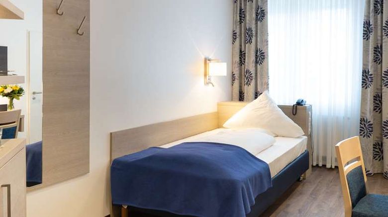 <b>Ringhotel Loew's Merkur Room</b>. Images powered by <a href="https://iceportal.shijigroup.com/" title="IcePortal" target="_blank">IcePortal</a>.