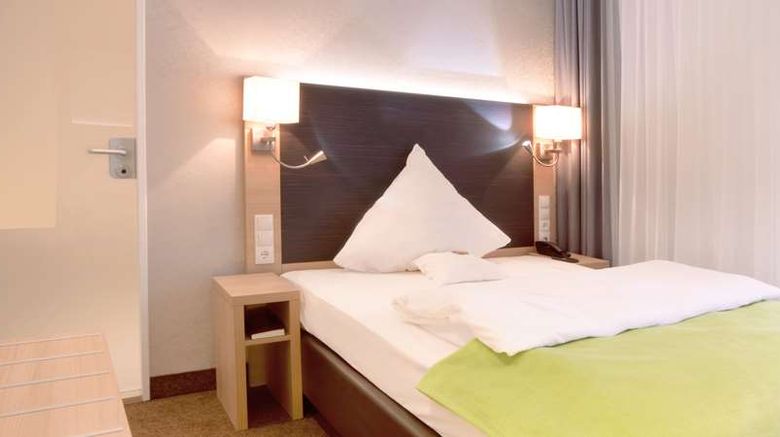 <b>Ringhotel Loew's Merkur Room</b>. Images powered by <a href="https://iceportal.shijigroup.com/" title="IcePortal" target="_blank">IcePortal</a>.