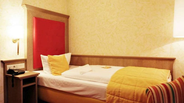 <b>Hotel Wittelsbacher Hoeh Room</b>. Images powered by <a href="https://iceportal.shijigroup.com/" title="IcePortal" target="_blank">IcePortal</a>.