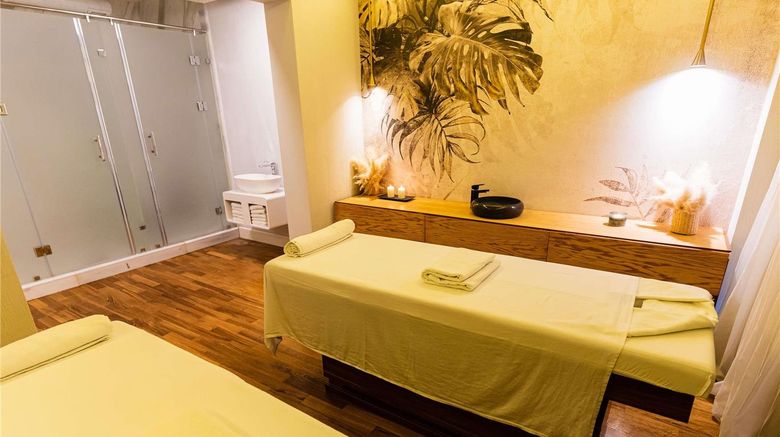 <b>Mercure Baku City Spa</b>. Images powered by <a href="https://iceportal.shijigroup.com/" title="IcePortal" target="_blank">IcePortal</a>.
