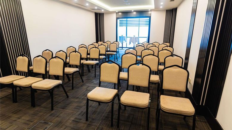 <b>Mercure Baku City Meeting</b>. Images powered by <a href="https://iceportal.shijigroup.com/" title="IcePortal" target="_blank">IcePortal</a>.