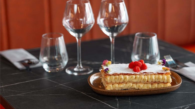<b>Novotel Paris Val de Fontenay Restaurant</b>. Images powered by <a href="https://iceportal.shijigroup.com/" title="IcePortal" target="_blank">IcePortal</a>.