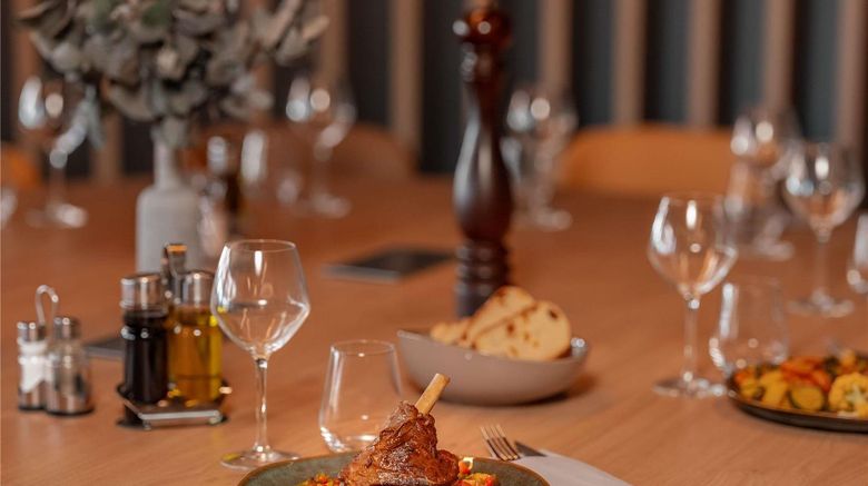 <b>Novotel Paris Val de Fontenay Restaurant</b>. Images powered by <a href="https://iceportal.shijigroup.com/" title="IcePortal" target="_blank">IcePortal</a>.