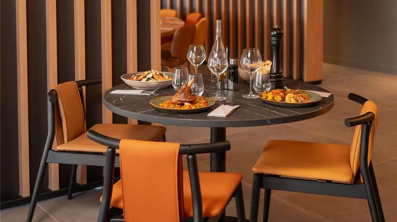 <b>Novotel Paris Val de Fontenay Restaurant</b>. Images powered by <a href="https://iceportal.shijigroup.com/" title="IcePortal" target="_blank">IcePortal</a>.