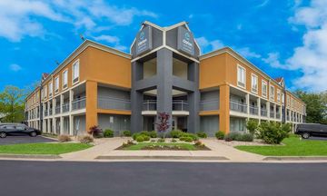Clarion Pointe Indianapolis Northeast