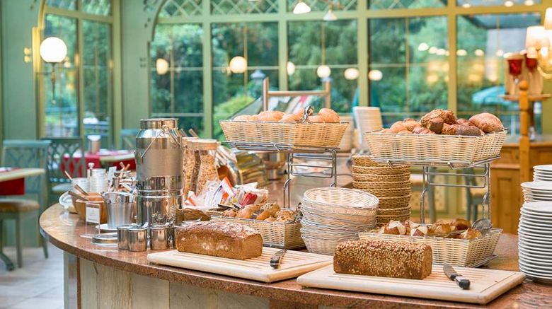 <b>Ringhotel Monchs Waldhotel Restaurant</b>. Images powered by <a href="https://iceportal.shijigroup.com/" title="IcePortal" target="_blank">IcePortal</a>.