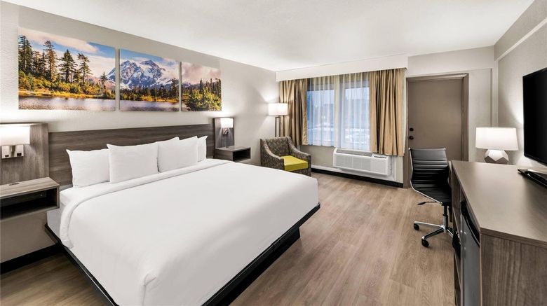 <b>Clarion Pointe Rhinelander Downtown Room</b>. Images powered by <a href="https://iceportal.shijigroup.com/" title="IcePortal" target="_blank">IcePortal</a>.