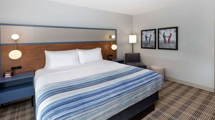 AmericInn by Wyndham Mountain Home Suite