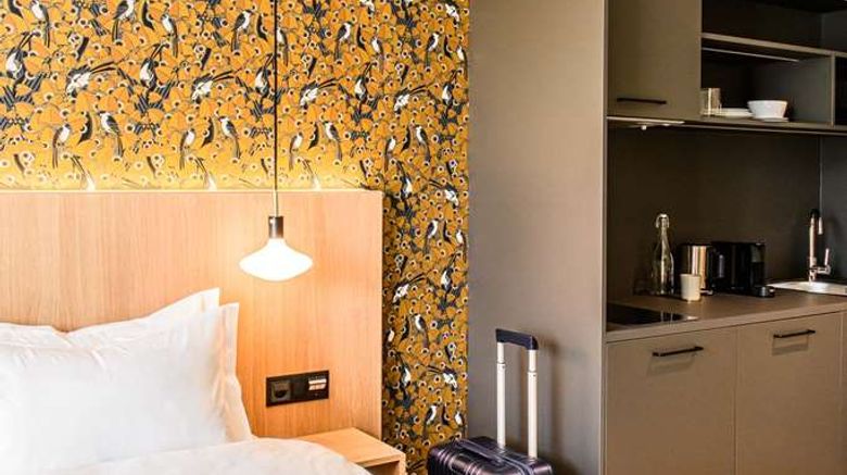 <b>Afterwork Hotel Room</b>. Images powered by <a href="https://iceportal.shijigroup.com/" title="IcePortal" target="_blank">IcePortal</a>.
