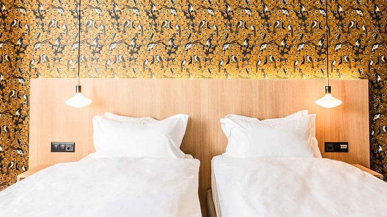 <b>Afterwork Hotel Room</b>. Images powered by <a href="https://iceportal.shijigroup.com/" title="IcePortal" target="_blank">IcePortal</a>.