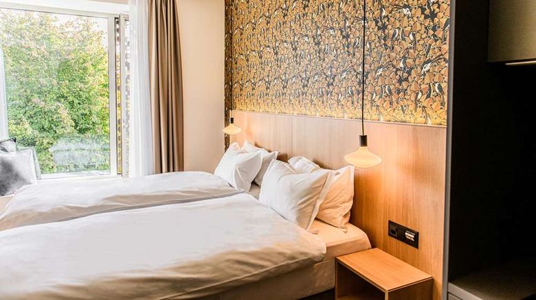 <b>Afterwork Hotel Room</b>. Images powered by <a href="https://iceportal.shijigroup.com/" title="IcePortal" target="_blank">IcePortal</a>.