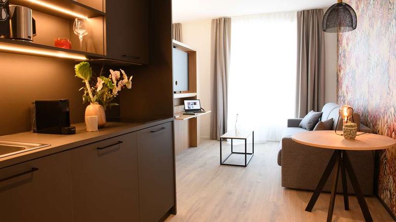 <b>Afterwork Hotel Suite</b>. Images powered by <a href="https://iceportal.shijigroup.com/" title="IcePortal" target="_blank">IcePortal</a>.
