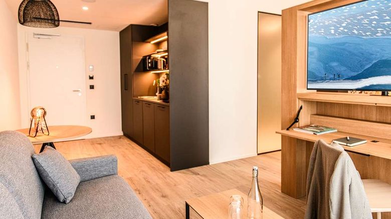 <b>Afterwork Hotel Suite</b>. Images powered by <a href="https://iceportal.shijigroup.com/" title="IcePortal" target="_blank">IcePortal</a>.