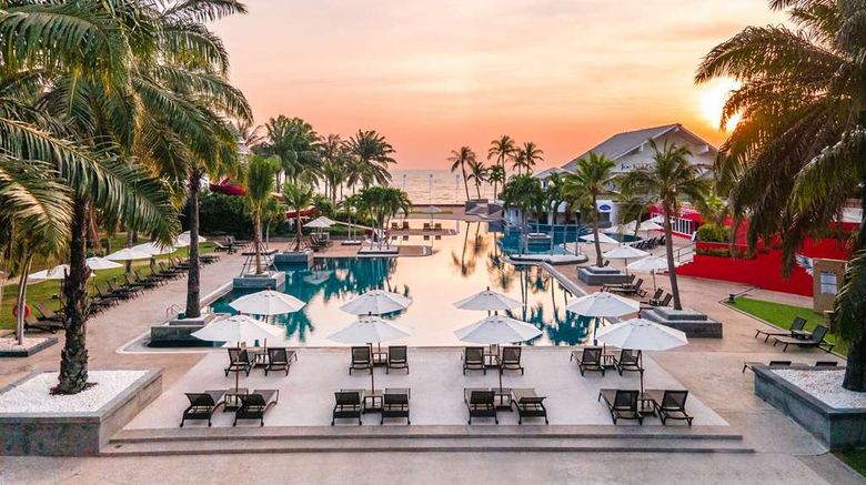 <b>Radisson Resort & Spa Hua Hin Pool</b>. Images powered by <a href="https://iceportal.shijigroup.com/" title="IcePortal" target="_blank">IcePortal</a>.