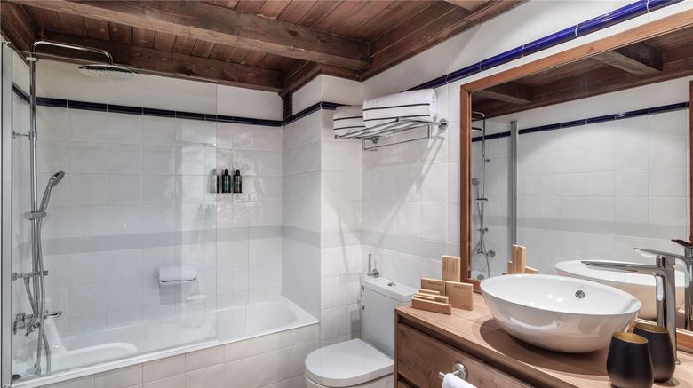 <b>Melia de Tredos Room</b>. Images powered by <a href="https://iceportal.shijigroup.com/" title="IcePortal" target="_blank">IcePortal</a>.