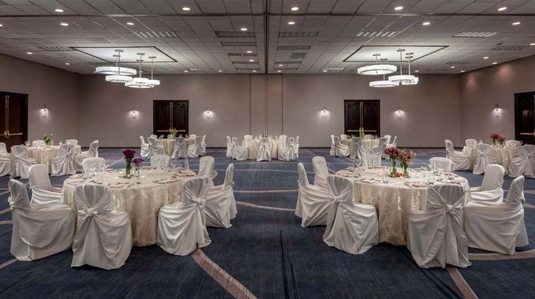 <b>Sonesta Hotel Houston IAH Airport Ballroom</b>. Images powered by <a href="https://iceportal.shijigroup.com/" title="IcePortal" target="_blank">IcePortal</a>.