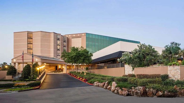 <b>Sonesta Hotel Houston IAH Airport Exterior</b>. Images powered by <a href="https://iceportal.shijigroup.com/" title="IcePortal" target="_blank">IcePortal</a>.