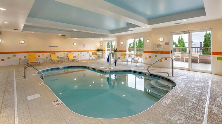 Comfort Inn & Suites Akron - South Pool