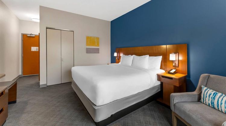 Comfort Inn & Suites Akron - South Room