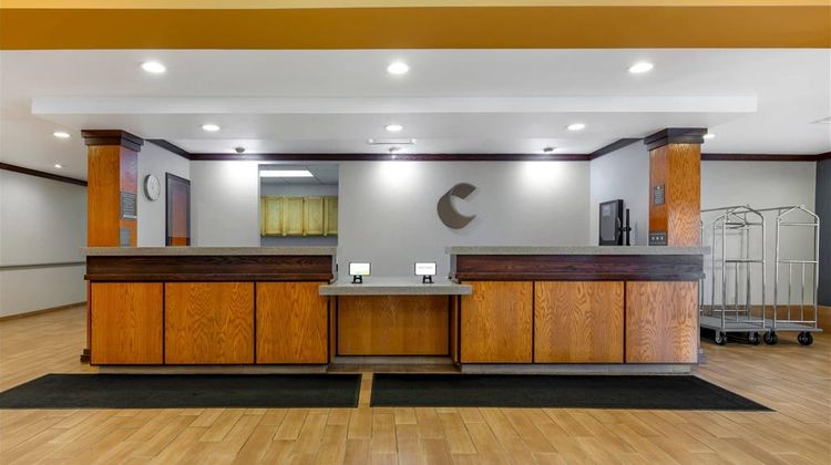 Comfort Inn & Suites Akron - South Lobby