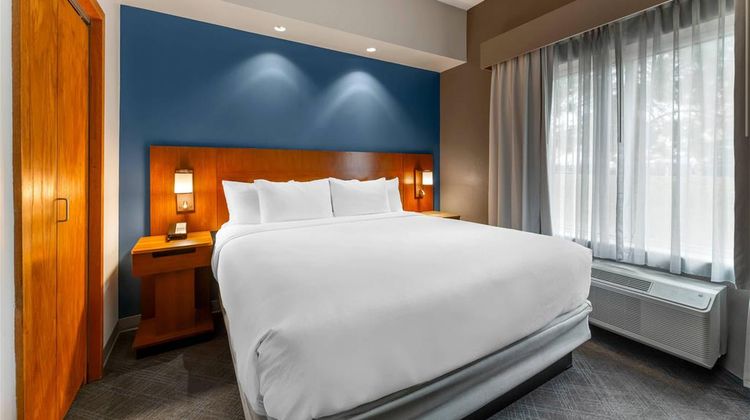 Comfort Inn & Suites Akron - South Suite