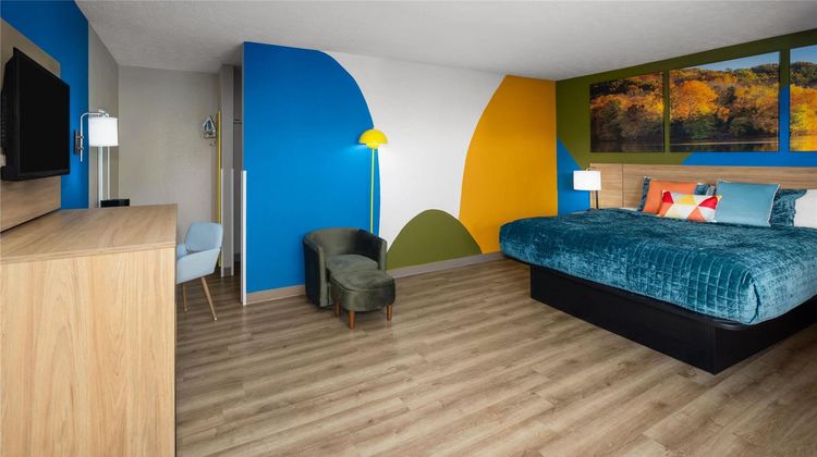 Days Inn by Wyndham Pigeon Forge Parkway Room