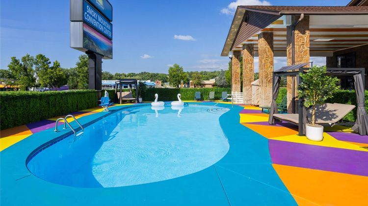 Days Inn by Wyndham Pigeon Forge Parkway Pool