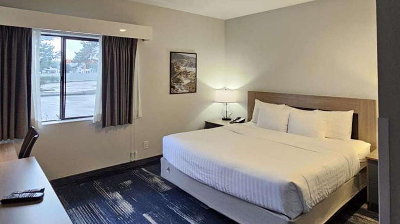 <b>Edgewater Inn Suite</b>. Images powered by <a href="https://iceportal.shijigroup.com/" title="IcePortal" target="_blank">IcePortal</a>.