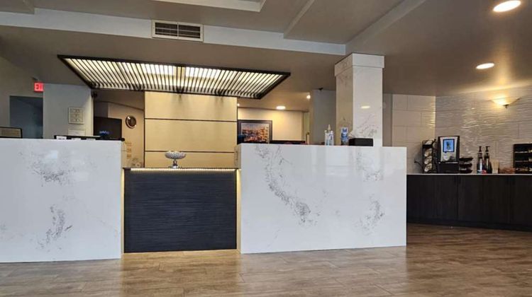 Edgewater Inn Lobby