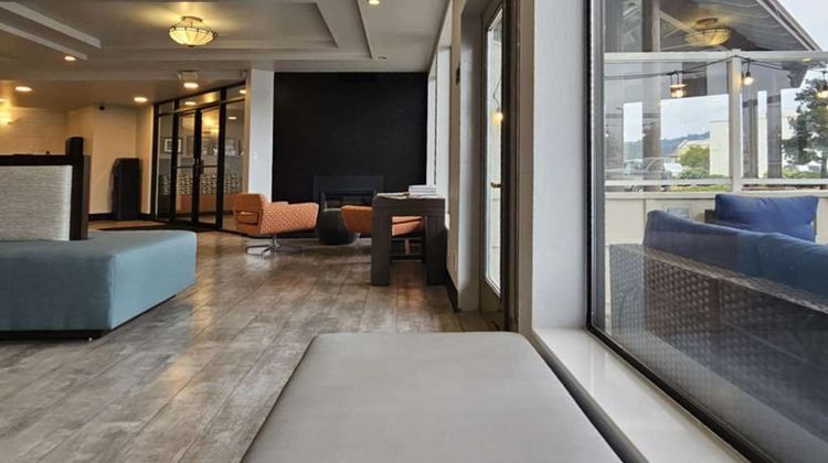 Edgewater Inn Lobby