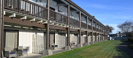 Edgewater Inn Exterior