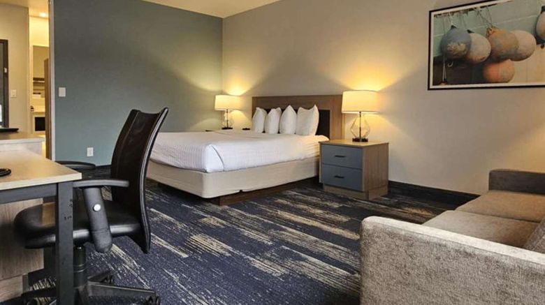 <b>Edgewater Inn Room</b>. Images powered by <a href="https://iceportal.shijigroup.com/" title="IcePortal" target="_blank">IcePortal</a>.