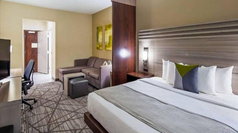 <b>Comfort Inn & Suites Houston I-45 N Suite</b>. Images powered by <a href="https://iceportal.shijigroup.com/" title="IcePortal" target="_blank">IcePortal</a>.