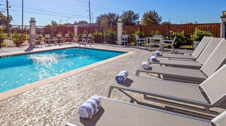 Comfort Inn & Suites Houston I-45 N Pool